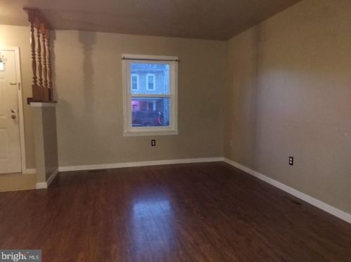 39 Charles St, Ephrata, PA 17522-1318