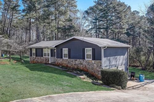 1176 Golden Cir, Lilburn, GA 30047-1914
