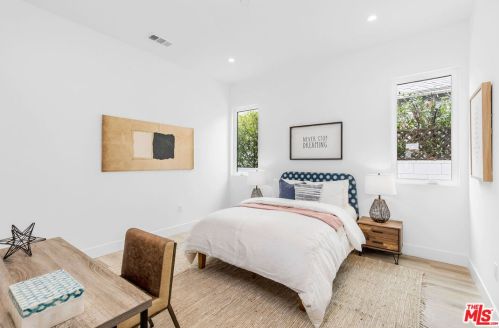 926 Valley St, Burbank CA  91505-2738 exterior