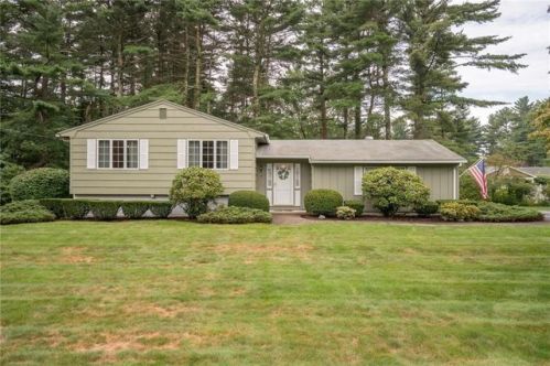 6 Apple Blossom Ln, Coventry, RI 02816-6618