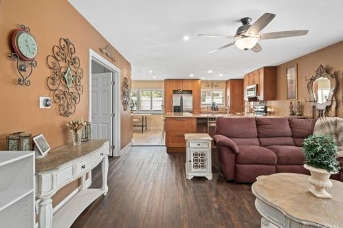2321 Daventry Rd, Riverside CA  92506-1531 exterior