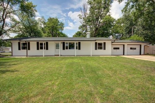 1221 Holiday Dr, Champaign IL  61821-4214 exterior
