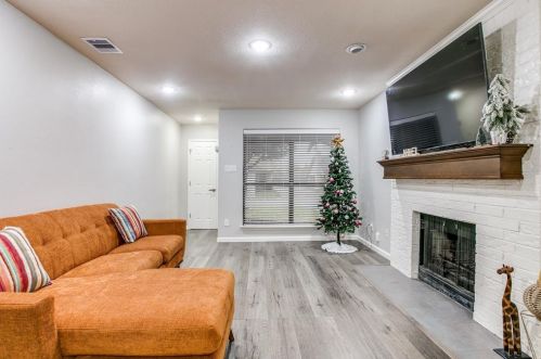 5725 Cancun Dr, Fort Worth TX  exterior