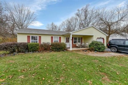 12 Bristol Ave, Flemington, NJ 08822-1832