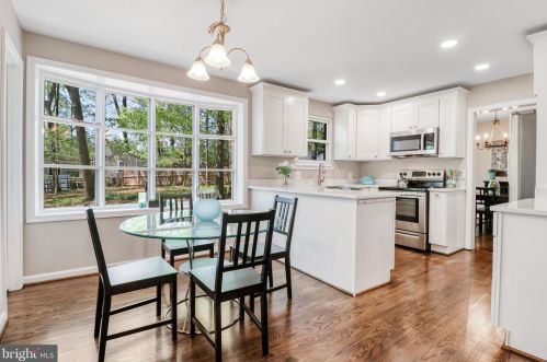 5502 Kings Park Dr, Springfield VA  22151-1106 exterior