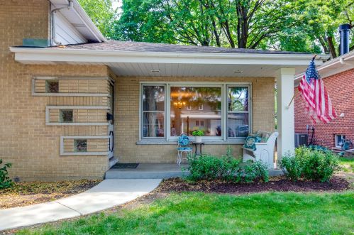 811 Main St, Mount Prospect, IL 60056-4233