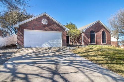 8352 Deep Green Dr, Dallas, TX 75249-3802