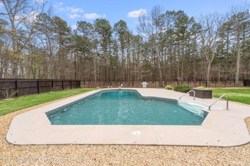 5 Sandcastle Ct, Jackson Twp, NJ 08527-5341