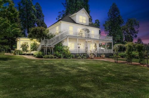 2552 Crystal Springs Rd, Snowline Camp, CA 95709-9407