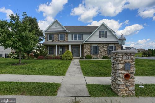 121 Koch Ln, Harrisburg, PA 17112-3393