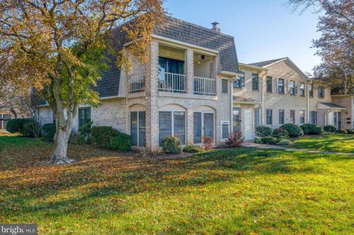 216 Valleybrook Dr, Lancaster PA  17601-4618 exterior