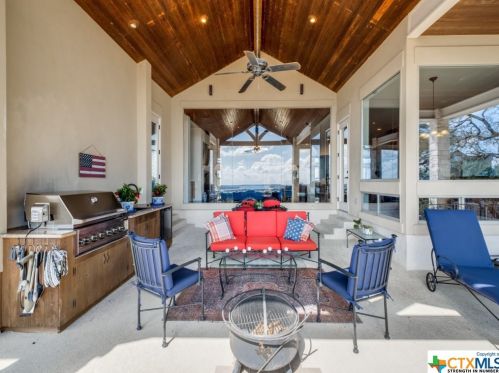 1009 Bluewater Pl, Spring Branch TX 78070-5485 exterior