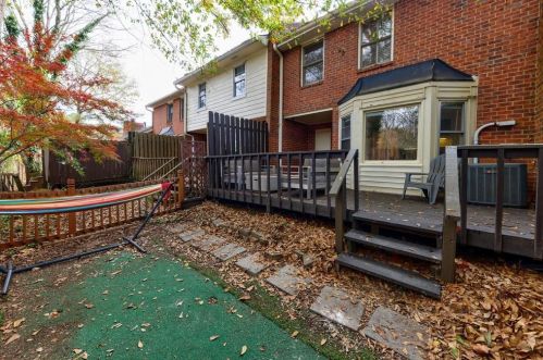 866 Lenox Oaks Cir, Atlanta GA  30324-2839 exterior