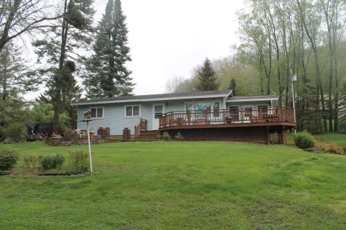 2796 Pine Creek Rd, La Crescent, MN 55947-9672