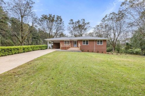 1847 Broad St, Statham, GA 30666-1532