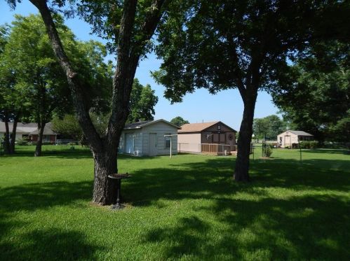 227 Hackberry Dr, Greenville, TX 75402-8031