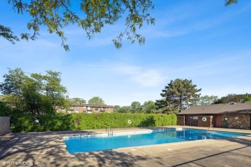 239 Mill Rd, Addison, IL 60101-2471
