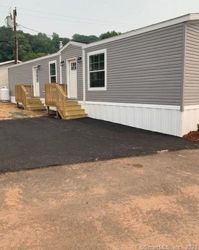 1012 Old Colony Rd, Meriden CT  06451-6362 exterior