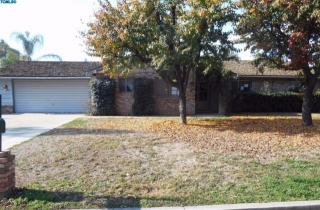 2933 West St, Visalia, CA 93277-7538
