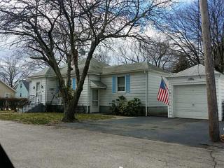 15 Calcott St, Warwick, RI 02889-3007