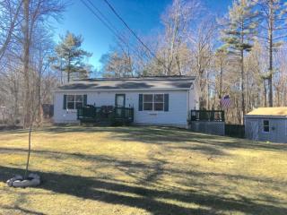 8 Dee Dee Dr, Sandown, NH 03873-2029