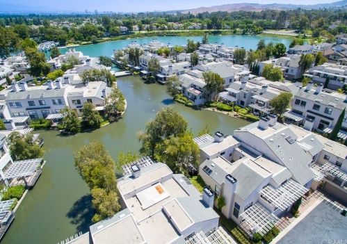 21 Longshore, Irvine CA  92614-7053 exterior