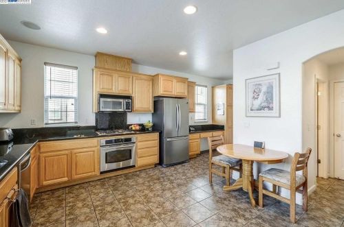 1646 Welford Cir, Hayward, CA 94544-3293