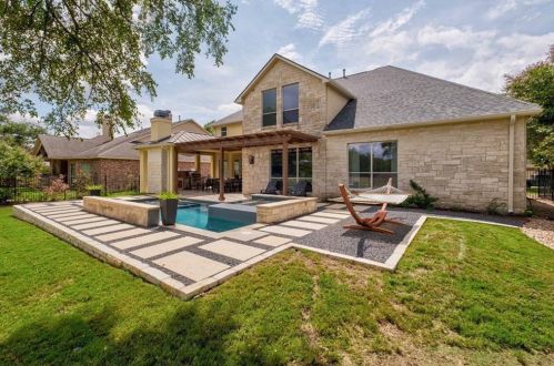 7904 Crandall Rd, Austin TX  78739-1910 exterior