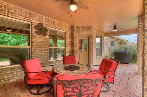 106 Deer Crossing Ct, Conroe TX  77384-2104 exterior