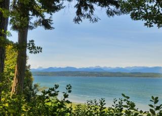 25903 Canyon Rd, Breidablick, WA 98370-9780