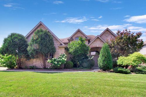 445 Monterey Dr, Mokena, IL 60451-3470