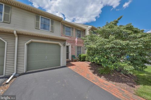 386 Tamarack Dr, Allentown, PA 18104-4444