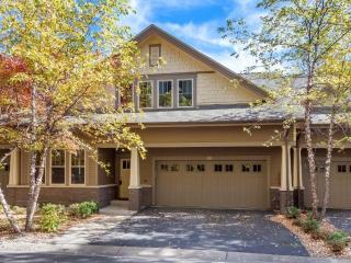 2209 Village Ter, Minneapolis, MN 55431-5807