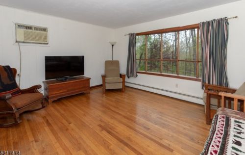 11 Davis Ter, Fredon, NJ 07860-2707