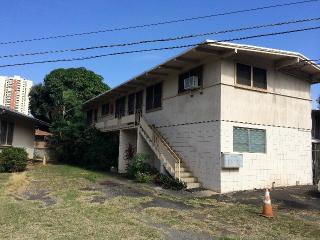 717 Kamoku St, Honolulu HI  96826-4745 exterior