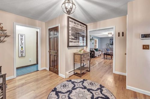 24 Morgan Dr, Wallingford CT  06492-2641 exterior