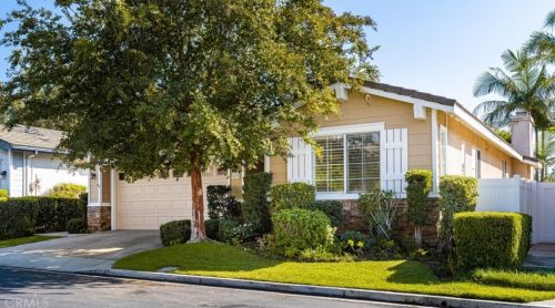 23 Carriage Ln, Santa Ana, CA 92705-2661