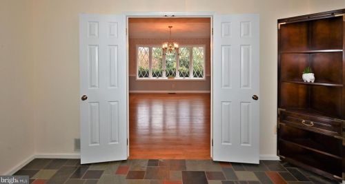 46 Crown Rd, Trenton, NJ 08638-1425
