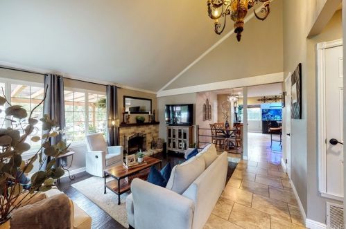 2166 Penlan Ave, Simi Valley, CA 93063-3628