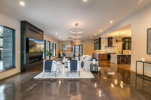 11761 Bottcher Loop, Truckee CA  96161-2791 exterior