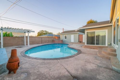 10703 4th Ave, Inglewood, CA 90303-1609