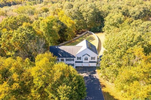 93 Deer Run Dr, Colchester, CT 06415-1806