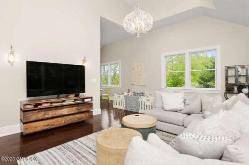 19 Crawford Ter, Riverside CT  06878-1034 exterior
