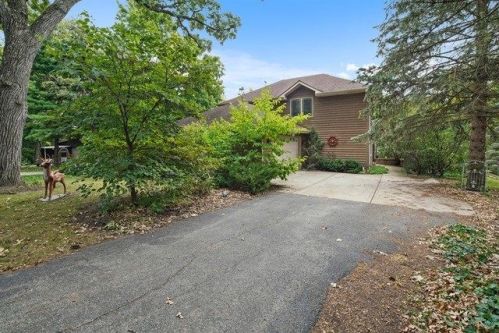 215 Lakeview Ct, Somonauk, IL 60552-9673