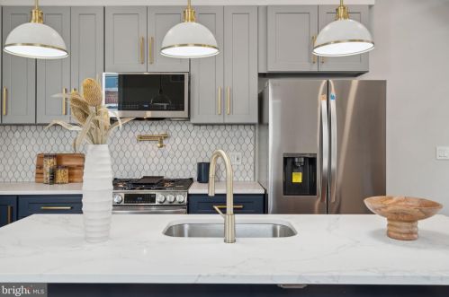 1214 22nd St, Philadelphia, PA 19146-4209