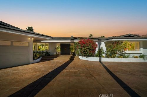 3701 Royal Woods Dr, Van Nuys CA  91403-4217 exterior