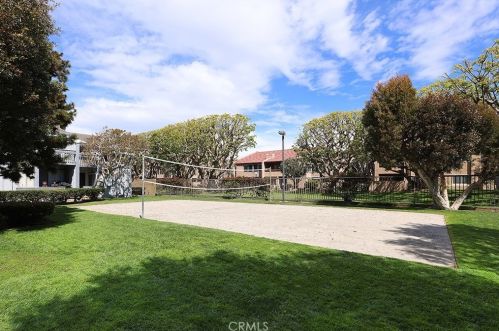 17112 Pacific Coast Hwy, Huntington Beach CA  92649-4129 exterior