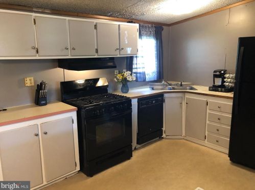 110 Dovefield Dr, Lancaster PA  17603-4686 exterior