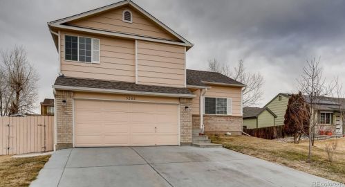 5262 Dearborn St, Denver, CO 80239-6037