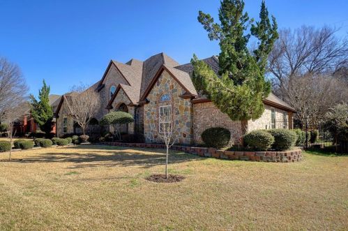 6200 Riverview Cir, Fort Worth, TX 76112-1159